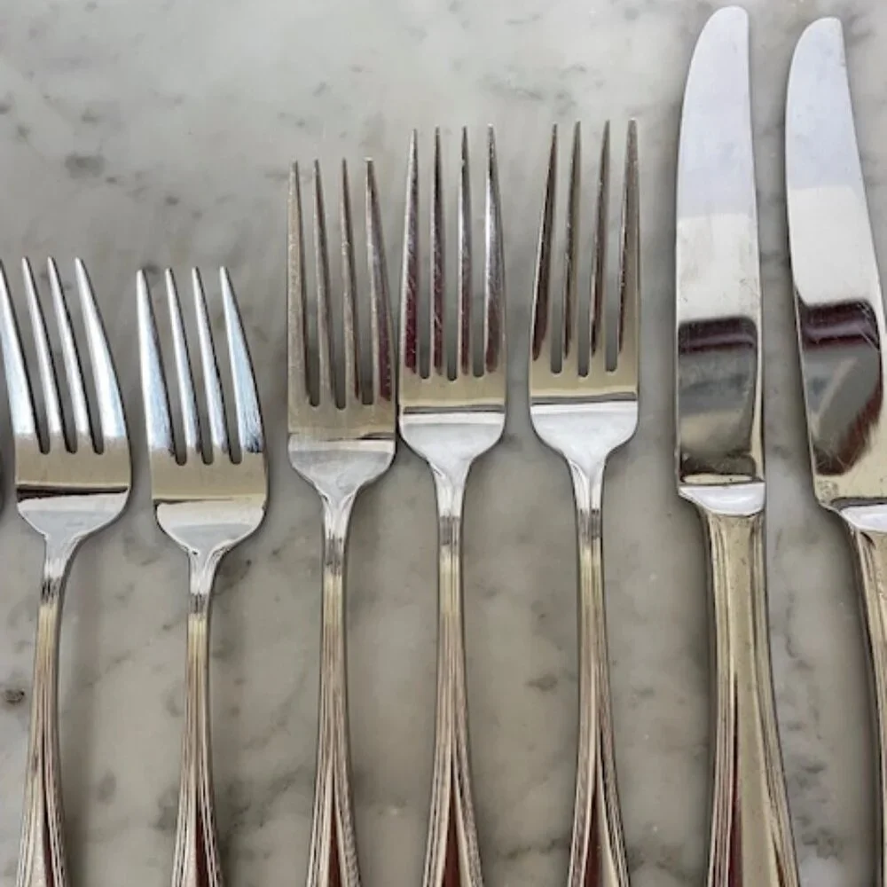 REED & BARTON Select Oval Thread Stainless Steel Flatware 12 Pieces